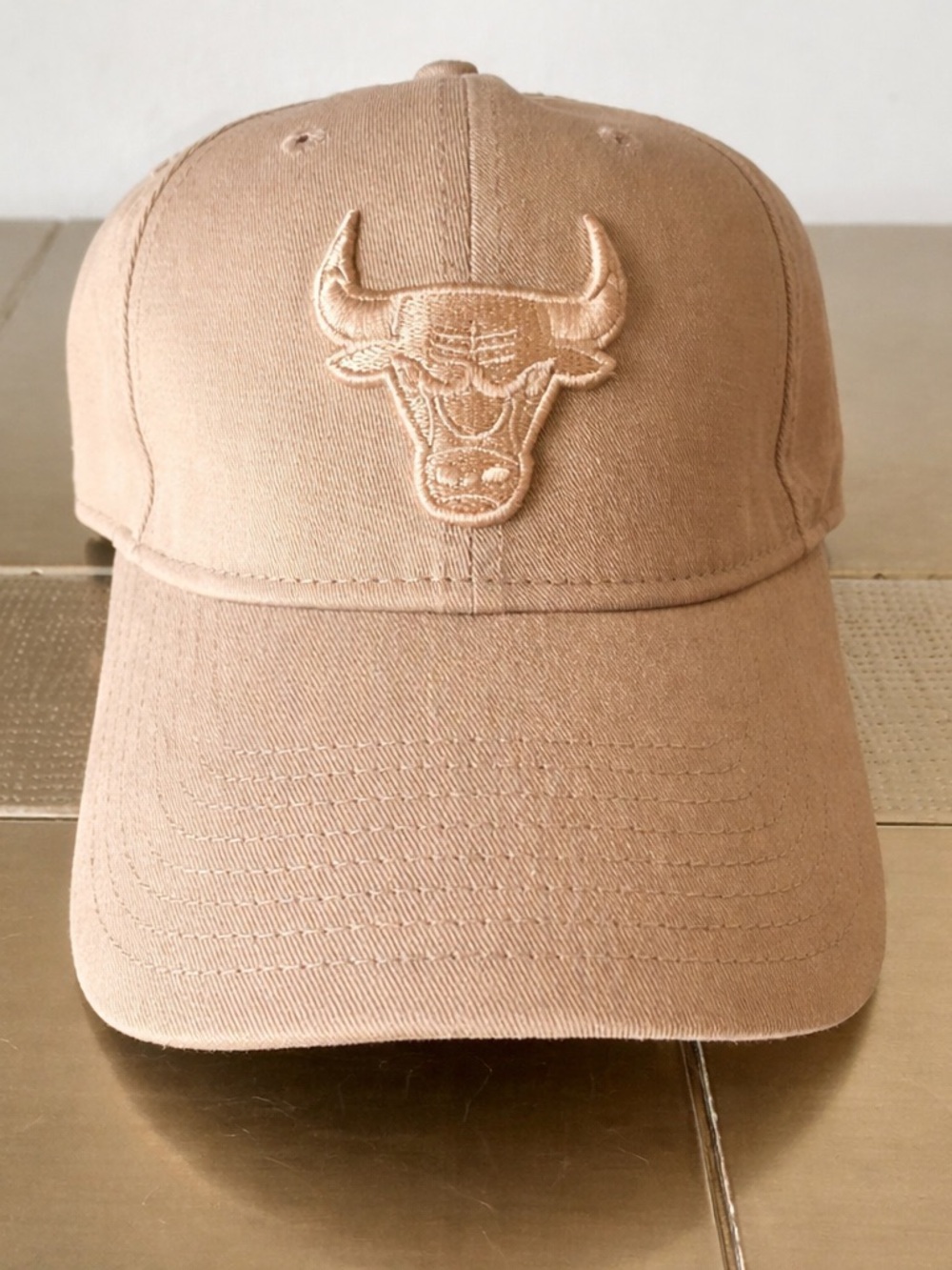 Chicago Bulls Beige Dad Hat New Era 9TWENTY Adjustable Tonal Logo Cap